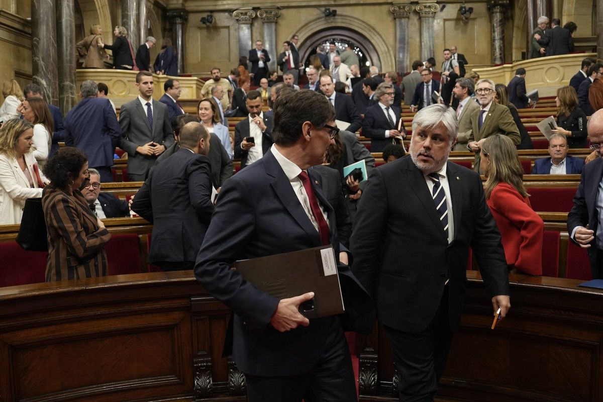 El president Illa y el líder de Junts en el Parlament, Albert Batet. El president Illa y el líder de Junts en el Parlament, Albert Batet.