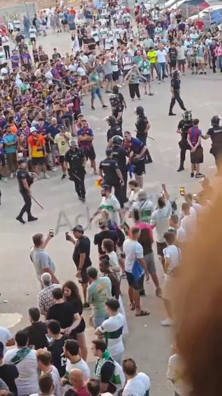 Interior abre expediente por falta grave a los policías que golpearon a un seguidor del Barça en Elche