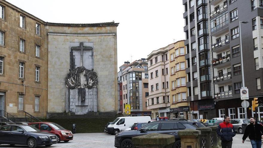 "No permitiremos que usurpe nuestras competencias": el mensaje a Zapico del gobierno de Moriyón por la retirada del monumento del Simancas
