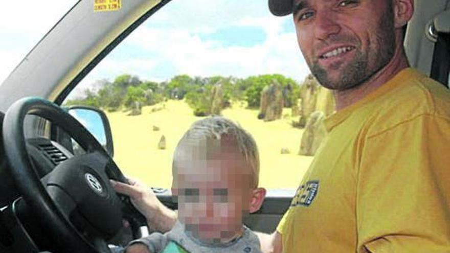Alejandro Ribas, que tenía un hijo, falleció en un acto de servicio al sofocar un incendio en un restaurante.
