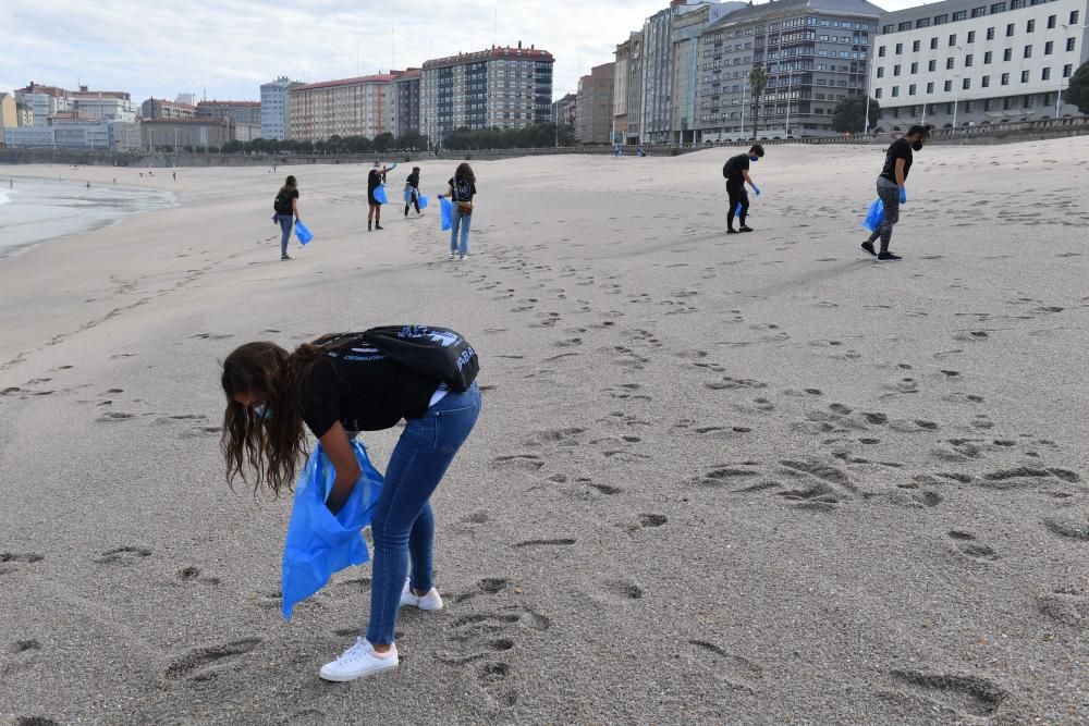 Limpieza de playas de voluntarios de Mar de Fábula