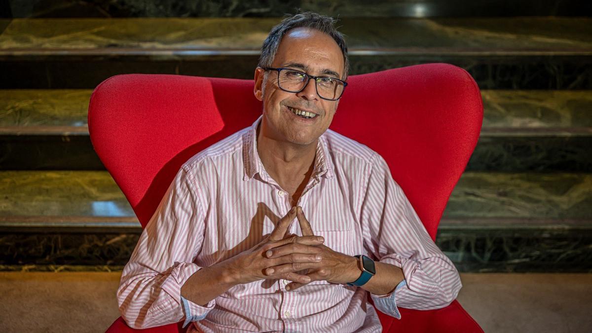 El novelista canario José Luis Correa.
