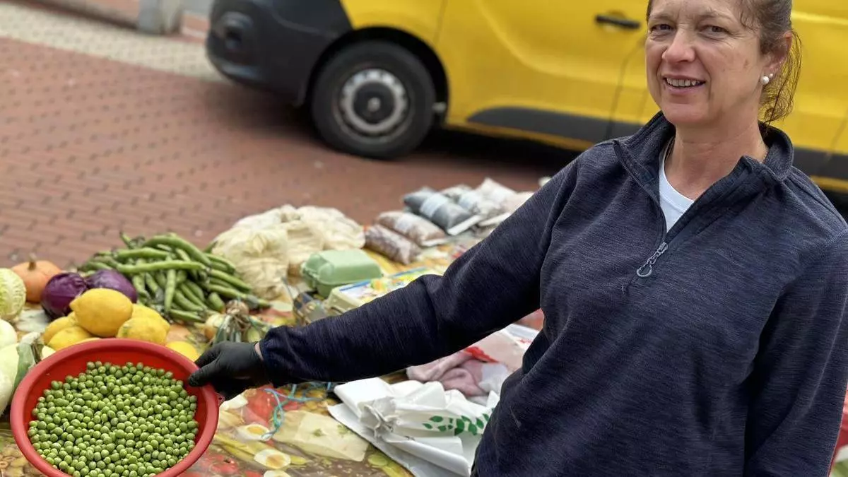María Esther Rubio, casi cuarenta años cultivando la tierra en Barcia: "Esto empezó como un hobby y acabó siendo mi vida"