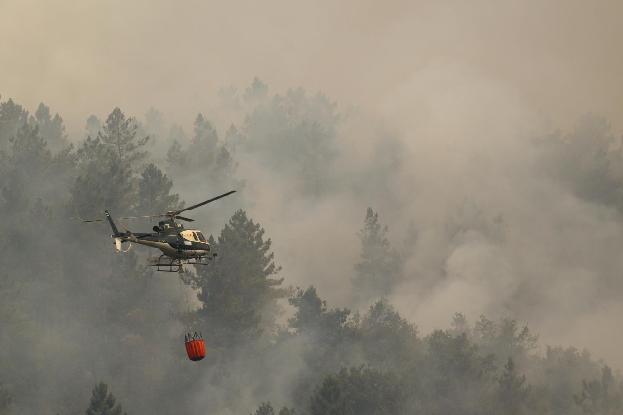 Al menos 600 hectáreas arrasadas en un incendio en A Pobra do Brollón