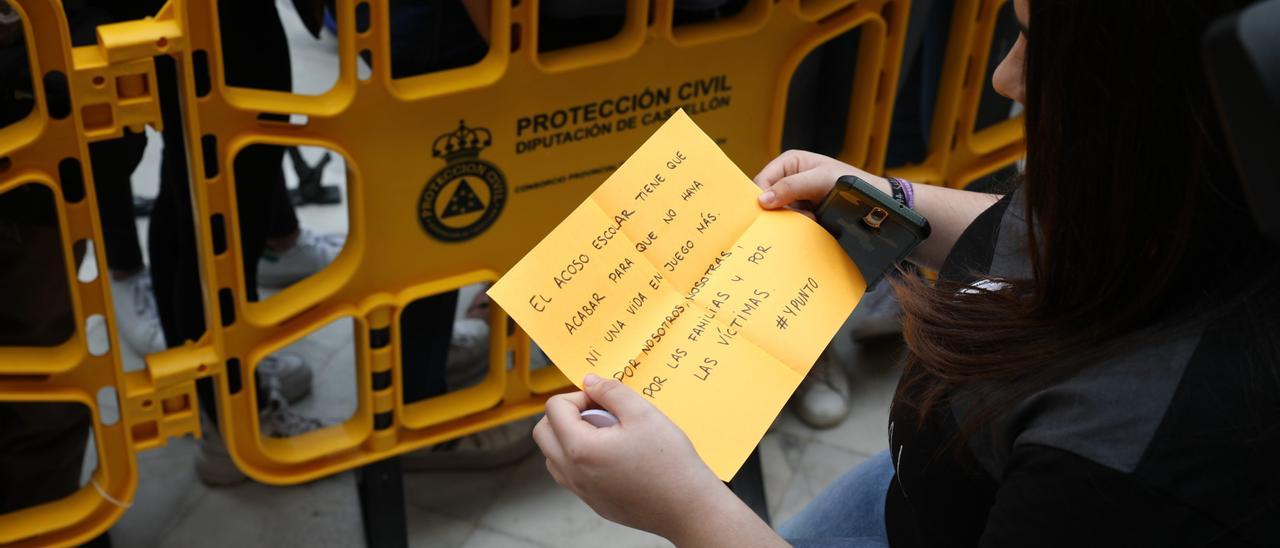 Concentración de jóvenes contra el bullying.