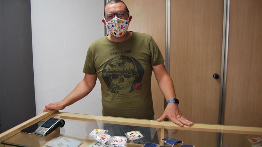 Desescalada: las tiendas de Castellón se reinventan y venden mascarillas frente al coronavirus