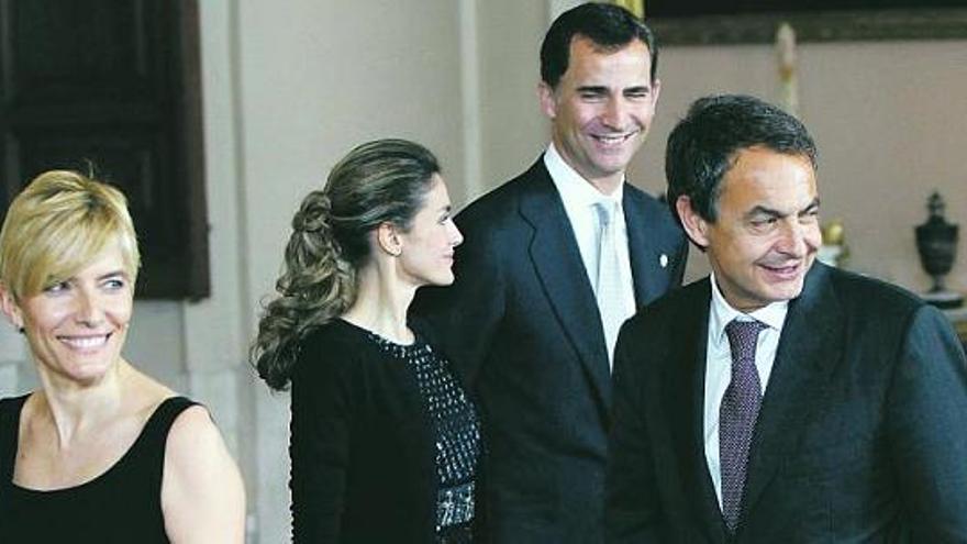 Los Príncipes de Asturias con Sonsoles Espinosa y José Luis Rodríguez Zapatero el pasado martes, durante la recepción que ofrecieron a los asistentes a la Cumbre de la UE, América Latina y Caribe.