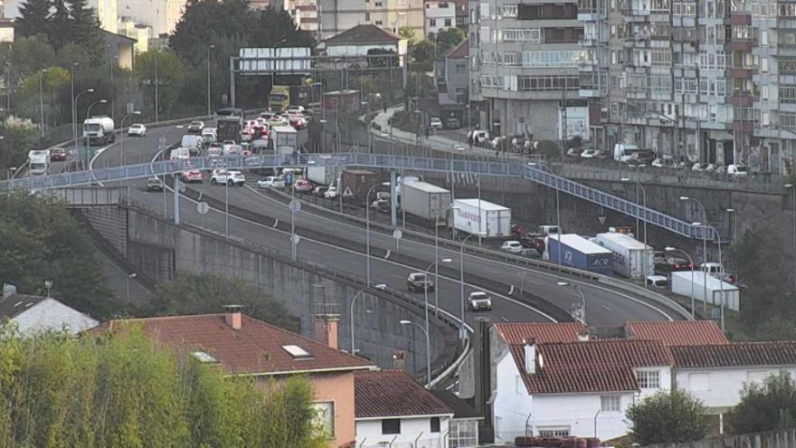 Retenciones en la entrada a la autopista desde la entrada de Isaac Peral