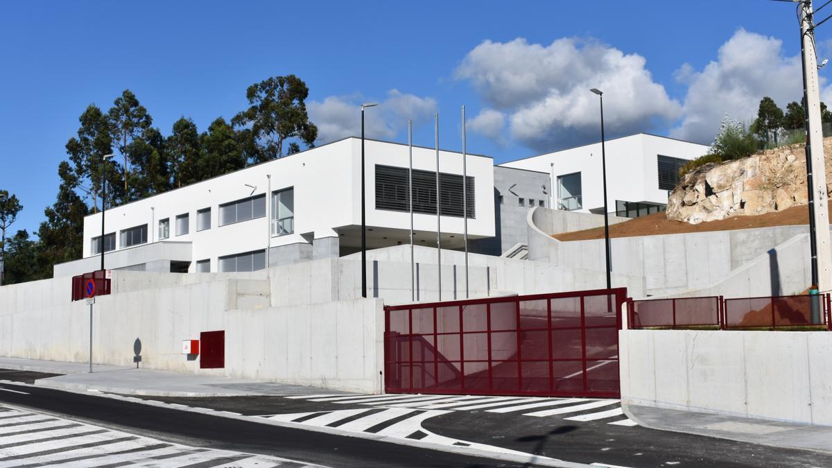 Fachada principal del instituto de Soutomaior. / A.P.