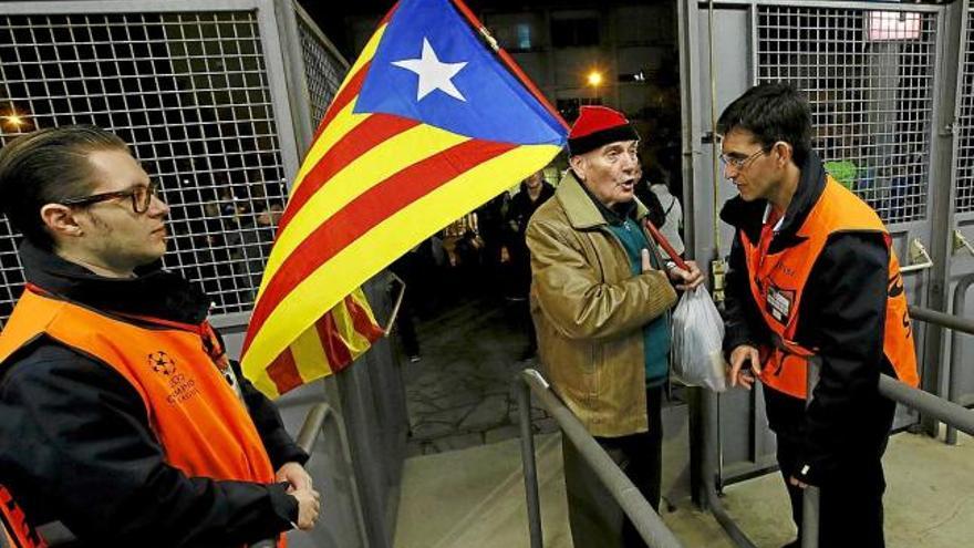 A les portes d&#039;entrada del Camp Nou no hi va haver cap prohibició respecte a la introducció d&#039;estelades