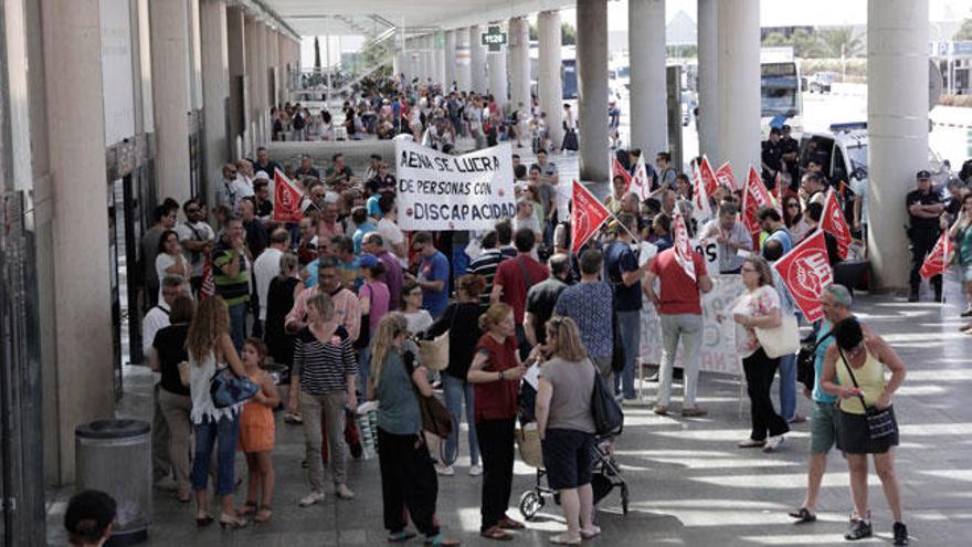 Manifestación en Son Sant Joan contra la precariedad laboral