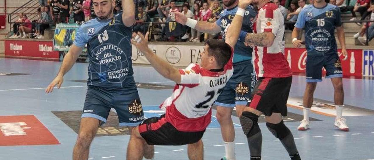 Dani Peiró, en una acción ofensiva del duelo ante el Fertiberia Puerto Sagunto. // Santos Álvarez