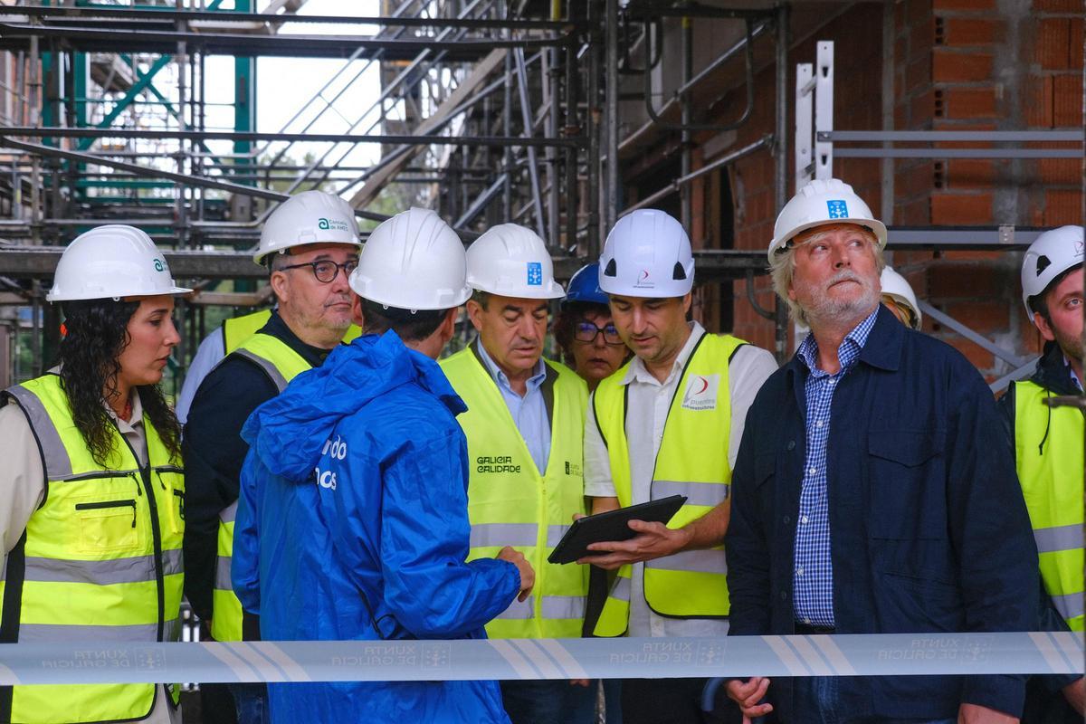 El conselleiro de Educación, Román Rodríguez, visita las obras del nuevo CEIP de O Milladoiro