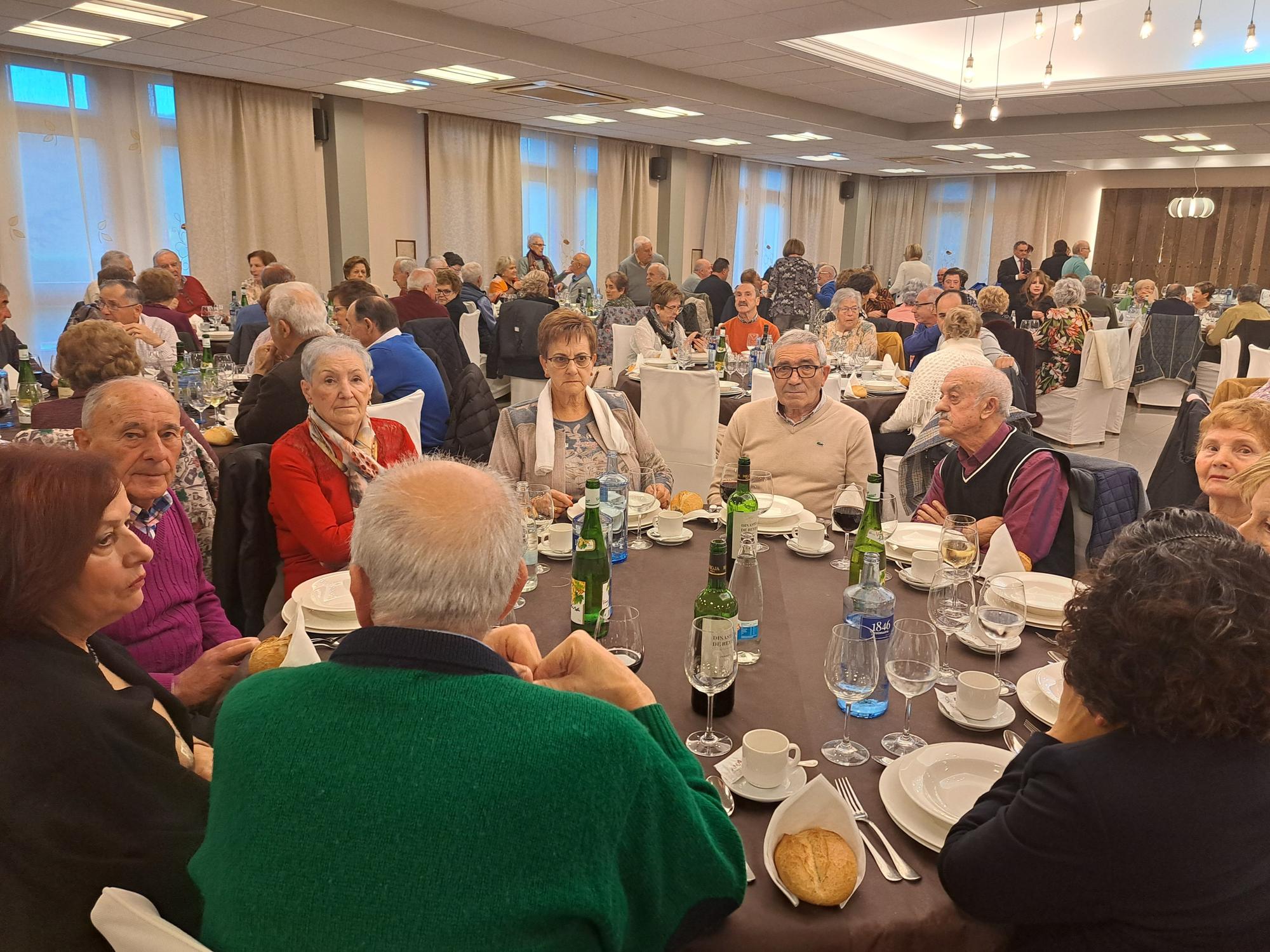 Comida pensionistas de Nava