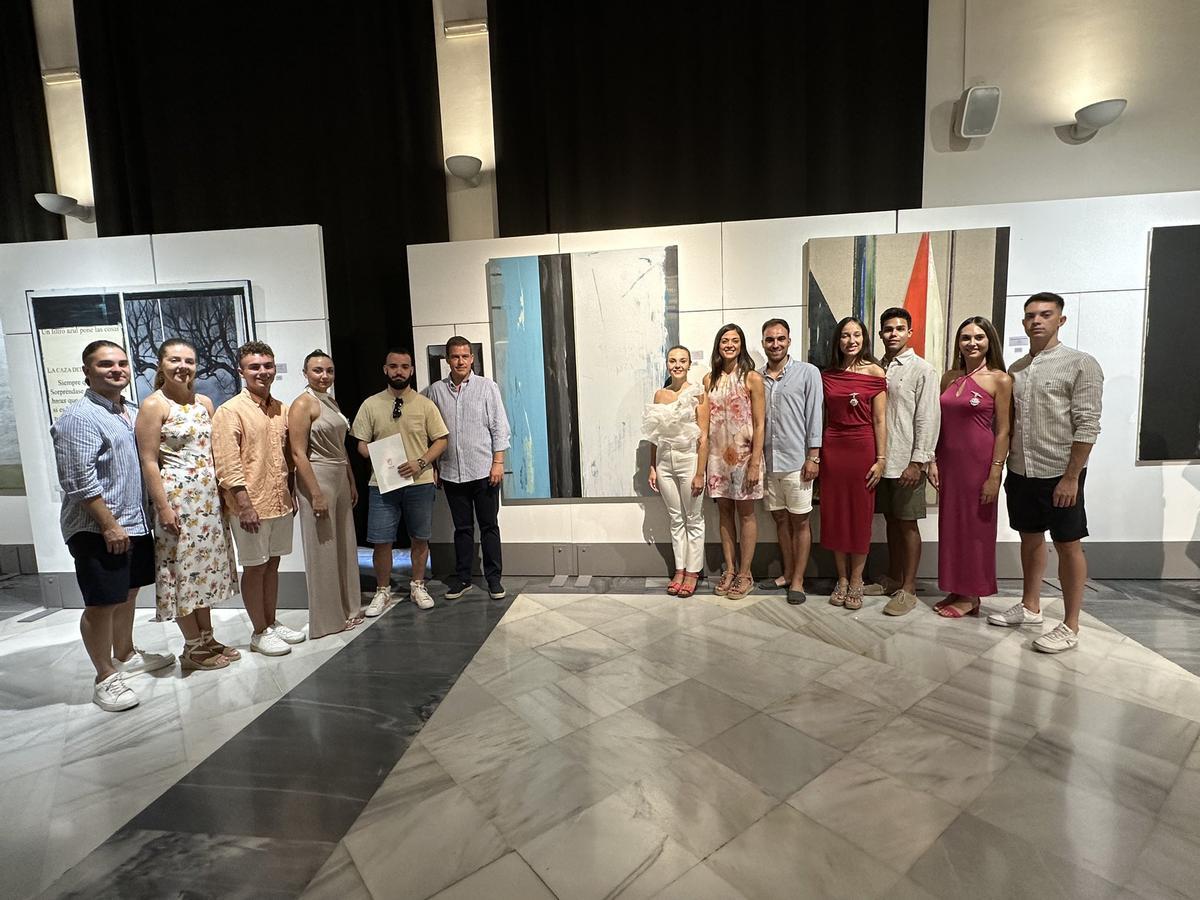 La Reina de la Fira, la Cort d'Honor, Cerdà y Beltrán con Vicent Machí, segundo premio del Juan Francés.