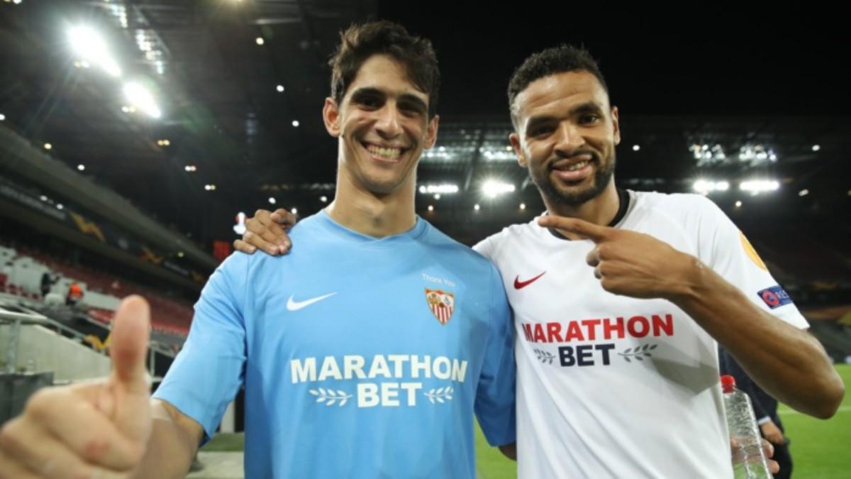 Bono y En-Nesyri, con el Sevilla