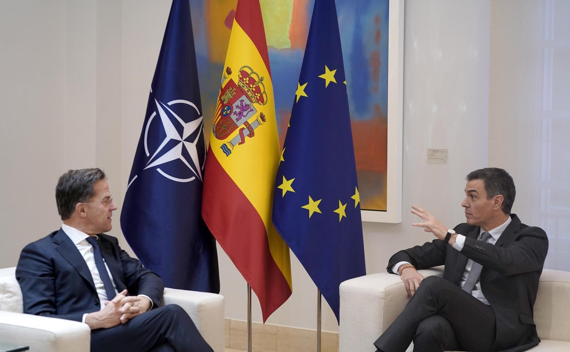 Pedro Sánchez, presidente del Gobierno, recibe al Secretario General de la OTAN, Mark Rutte, en el Palacio de la Moncloa.