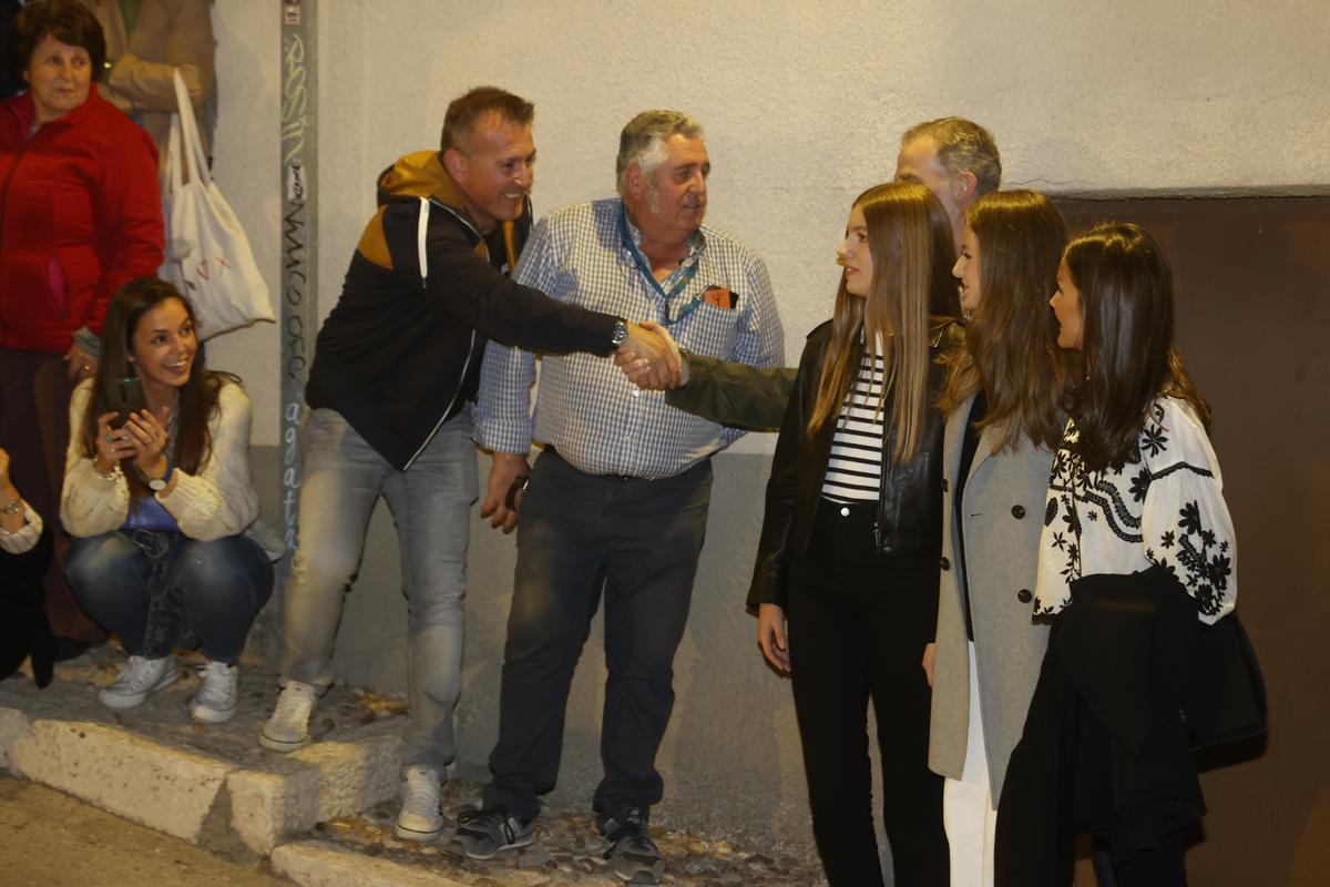 Los reyes y sus hijas asisten a La Pasión de Cristo en Chinchón