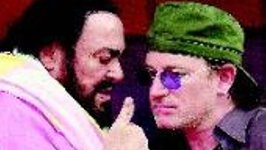 Pavarotti y Bono cantan el ´Ave María´ para las víctimas de Irak