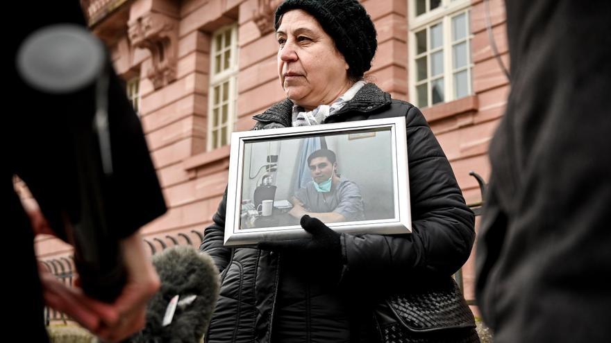 Condenan a cadena perpetua por torturas a un excoronel sirio en un histórico juicio en Alemania