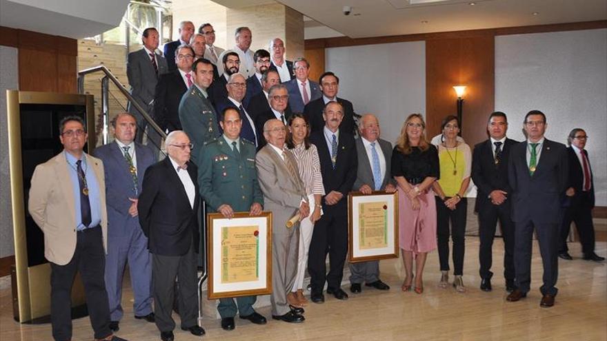 El Colegio de Veterinarios rinde tributo al Seprona