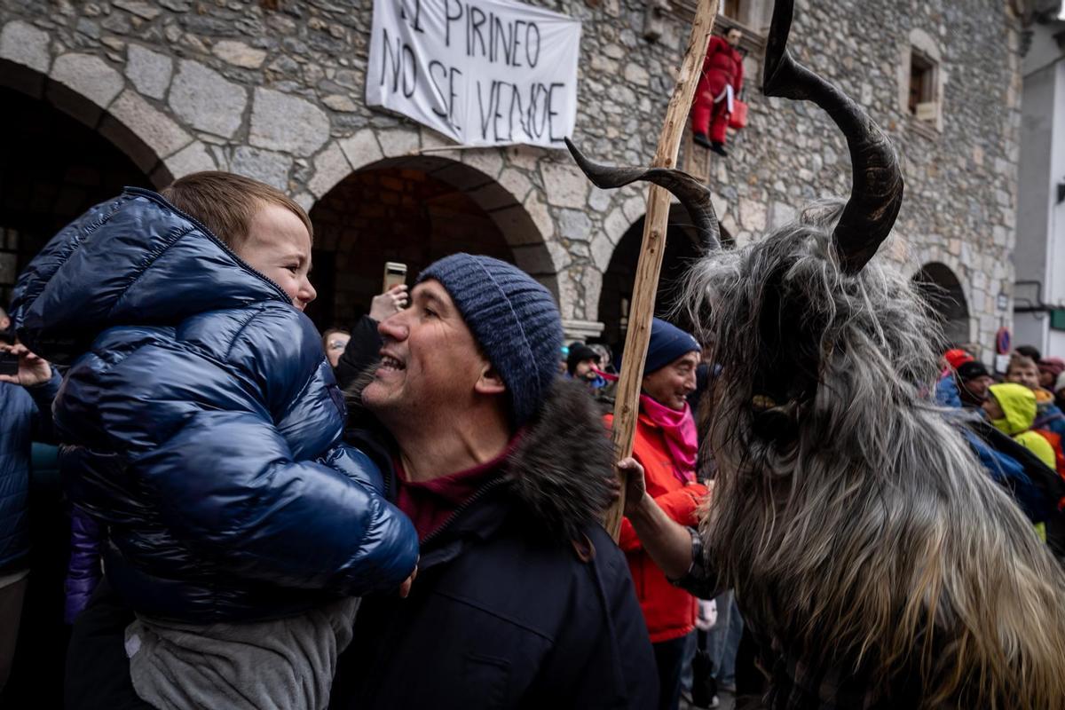 En imágenes I La localidad de Bielsa celebra su tradicional Carnaval