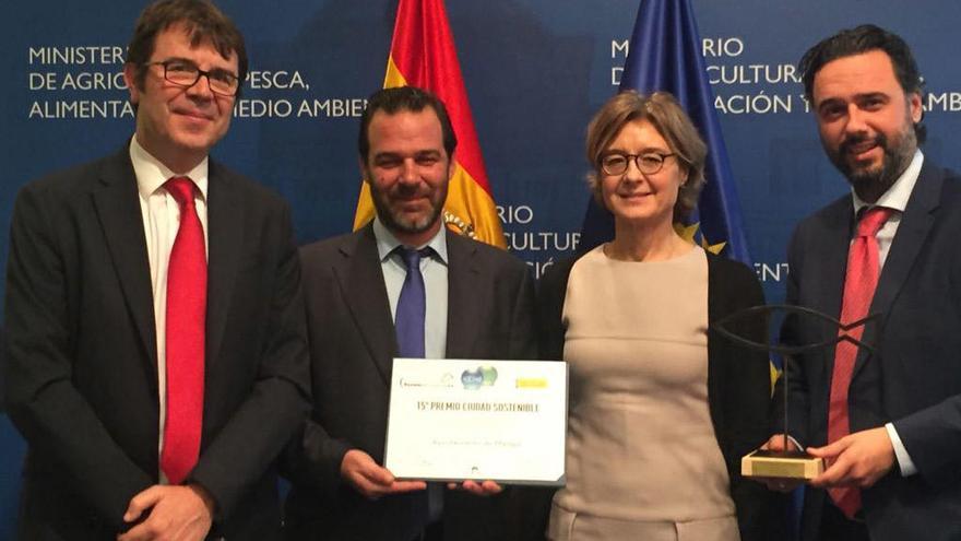 La ministra García Tejerina hacía entrega del premio este jueves.