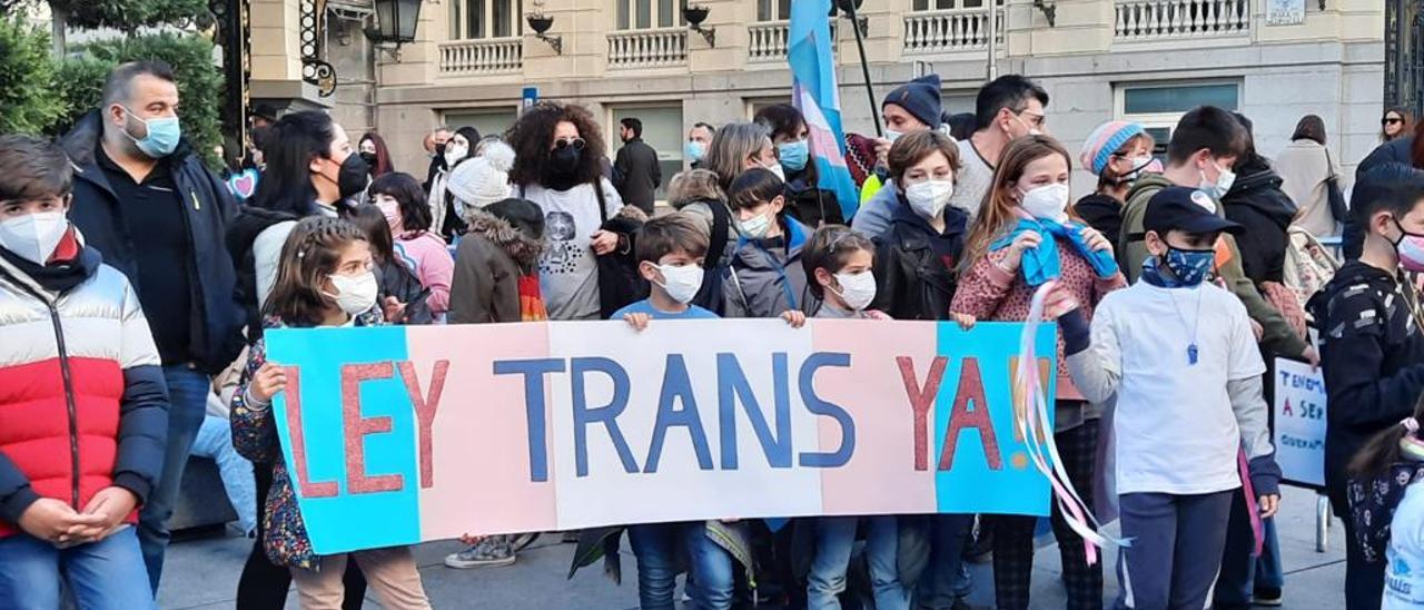 Imagen cedida por Chrysallis Canarias de una manifestación en defensa de la conocida como Ley Trans.