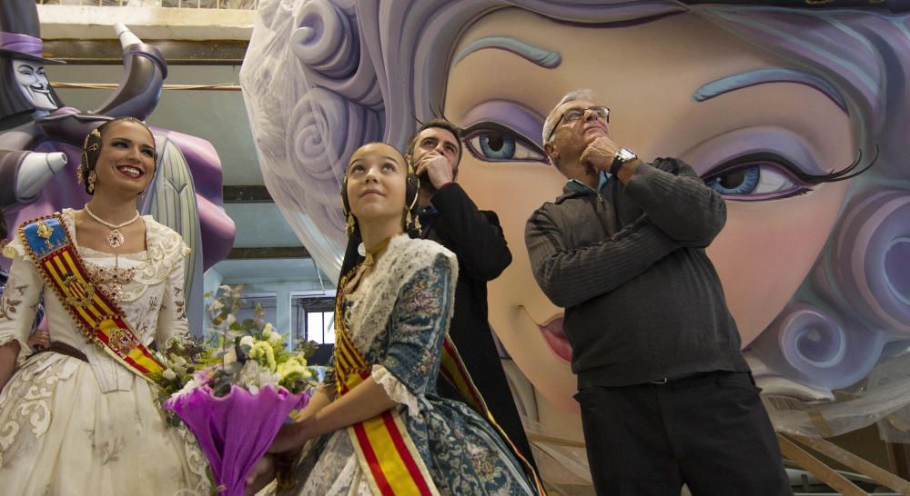 Visita de Ribó y las Falleras Mayores a la Ciudad del Artista Fallero