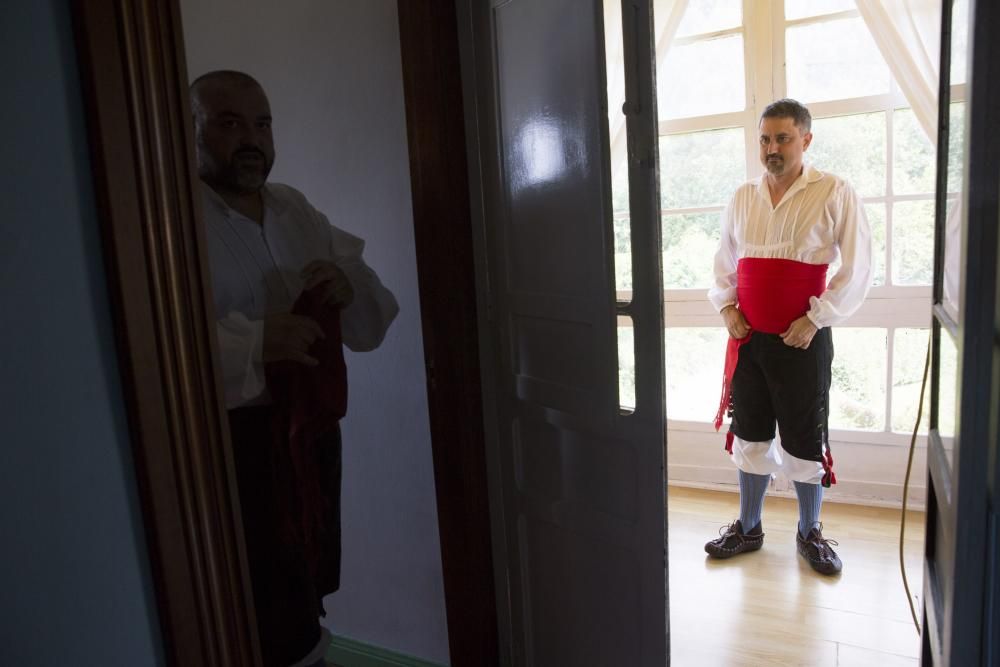 Ceremonia de vestir el traje de llanisca