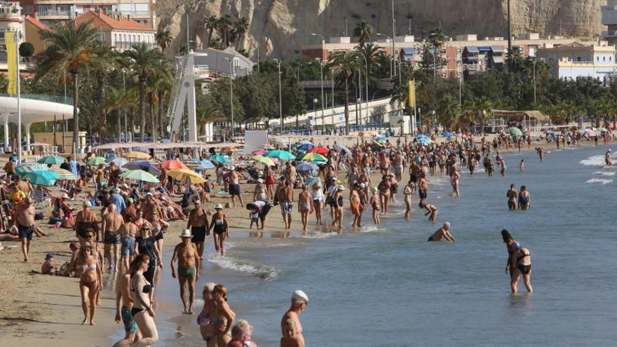 Playa del Postiguet en el 9 d&#039;Octubre