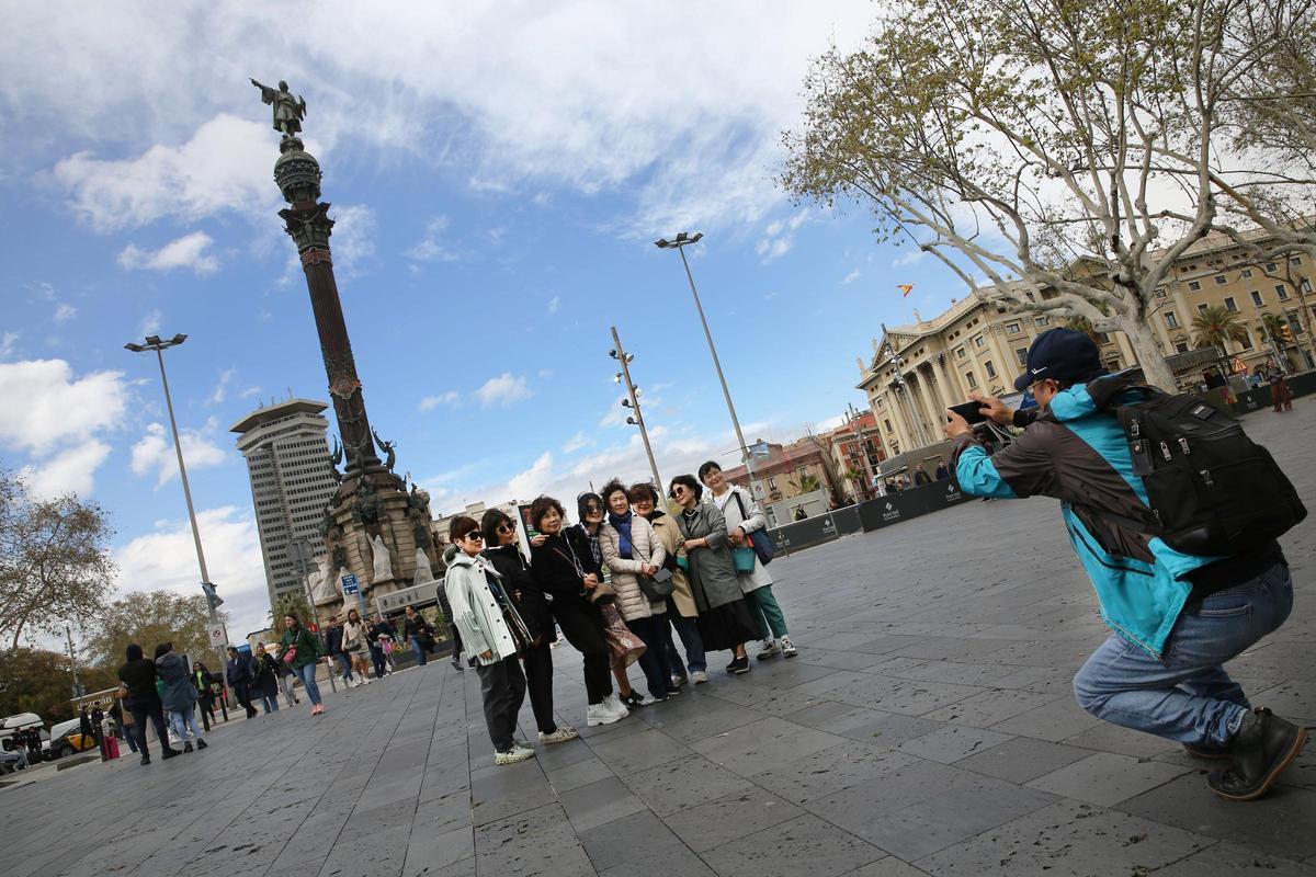 Los turistas llenan Barcelona pese al mal tiempo