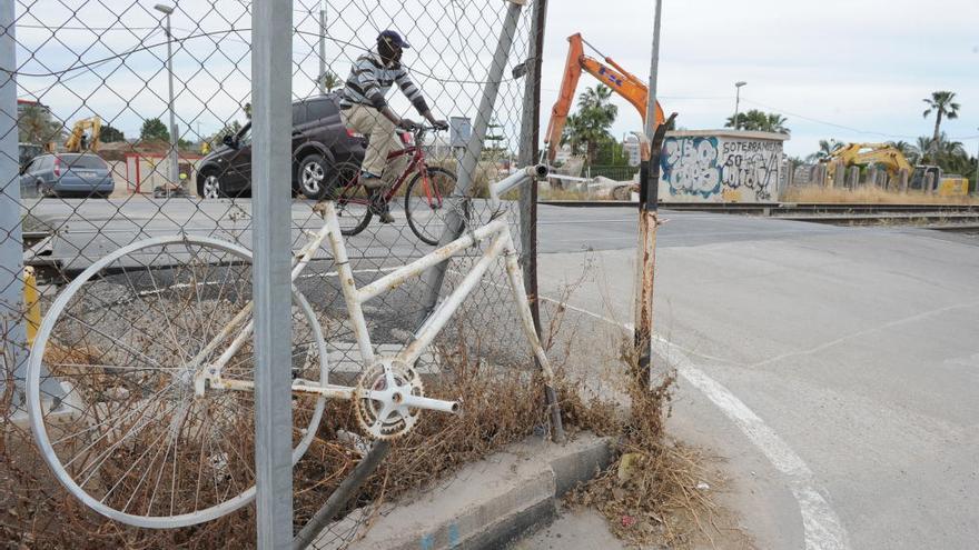 Bicicleta blanca en memoria de un ciclista muerto, colocada en la Senda de Los Garres.