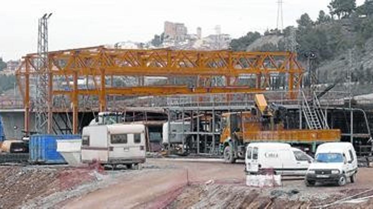 Las obras del AVE a su paso por El Papiol, en diciembre del 2004.