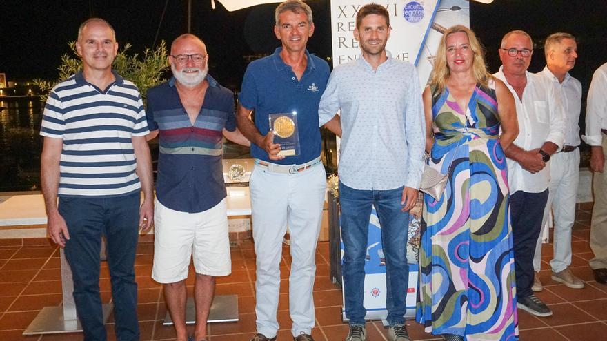 La tripulación del Mestral Fast, en la entrega de premios de la Regata Rei en Jaume