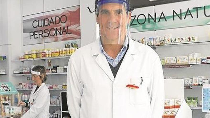 Ignacio Fernández, farmacéutico: &quot;Las consultas en la farmacia se han disparado&quot;