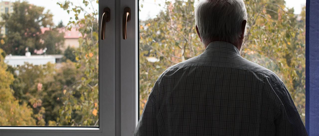 El Ministerio de Derechos Sociales quiere reducir los niveles de soledad en las personas mayores.