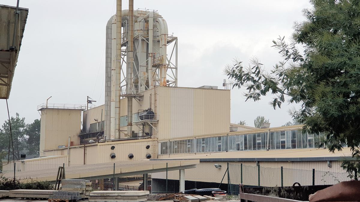 Vista exterior de la planta de Madera Fiber, antigua Faurecia, en O Porriño