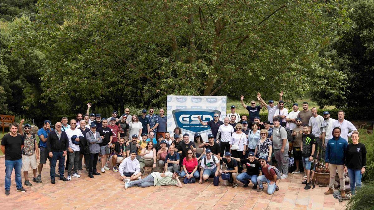 Els treballadors de Garatge Selva Diesel durant la celebració dels 40 anys