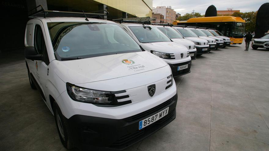 Vila-real presenta su renovada flota de vehículos eléctricos municipales