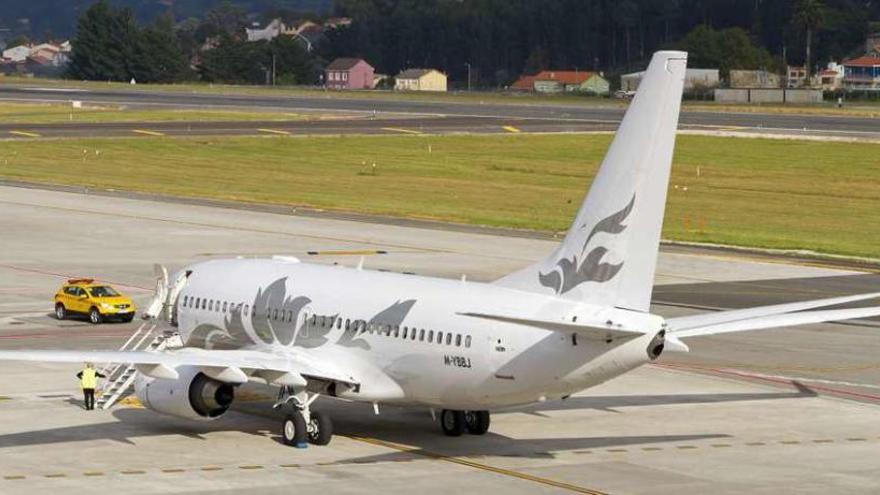 El avión privado del magnate ruso Andrey Melnichenko, ayer tras aterrizar en Alvedro.