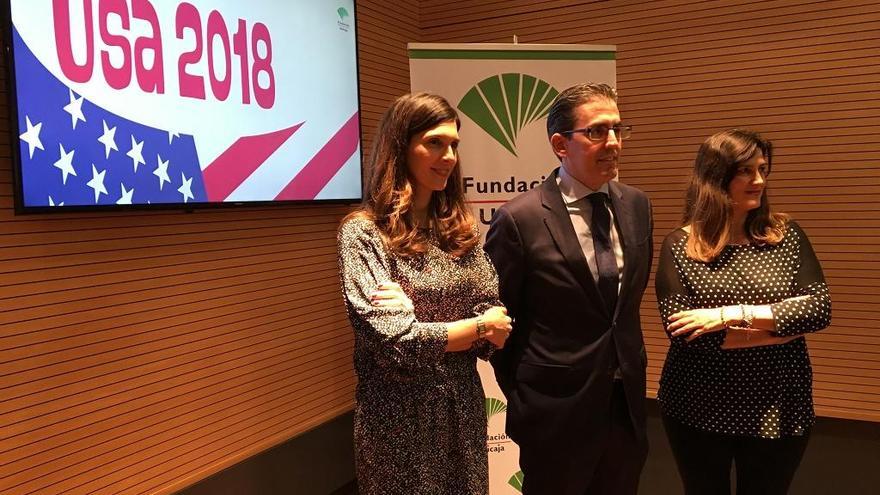 La directora de Aston Herencia, Sara Merino; el director de la Fundación Unicaja, Sergio Corral, y la responsable de educación de la Fundación, Ana Cabrera