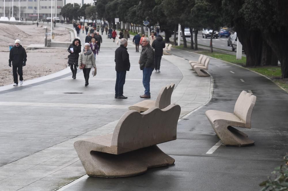 Daños en A Coruña por las olas en alerta roja