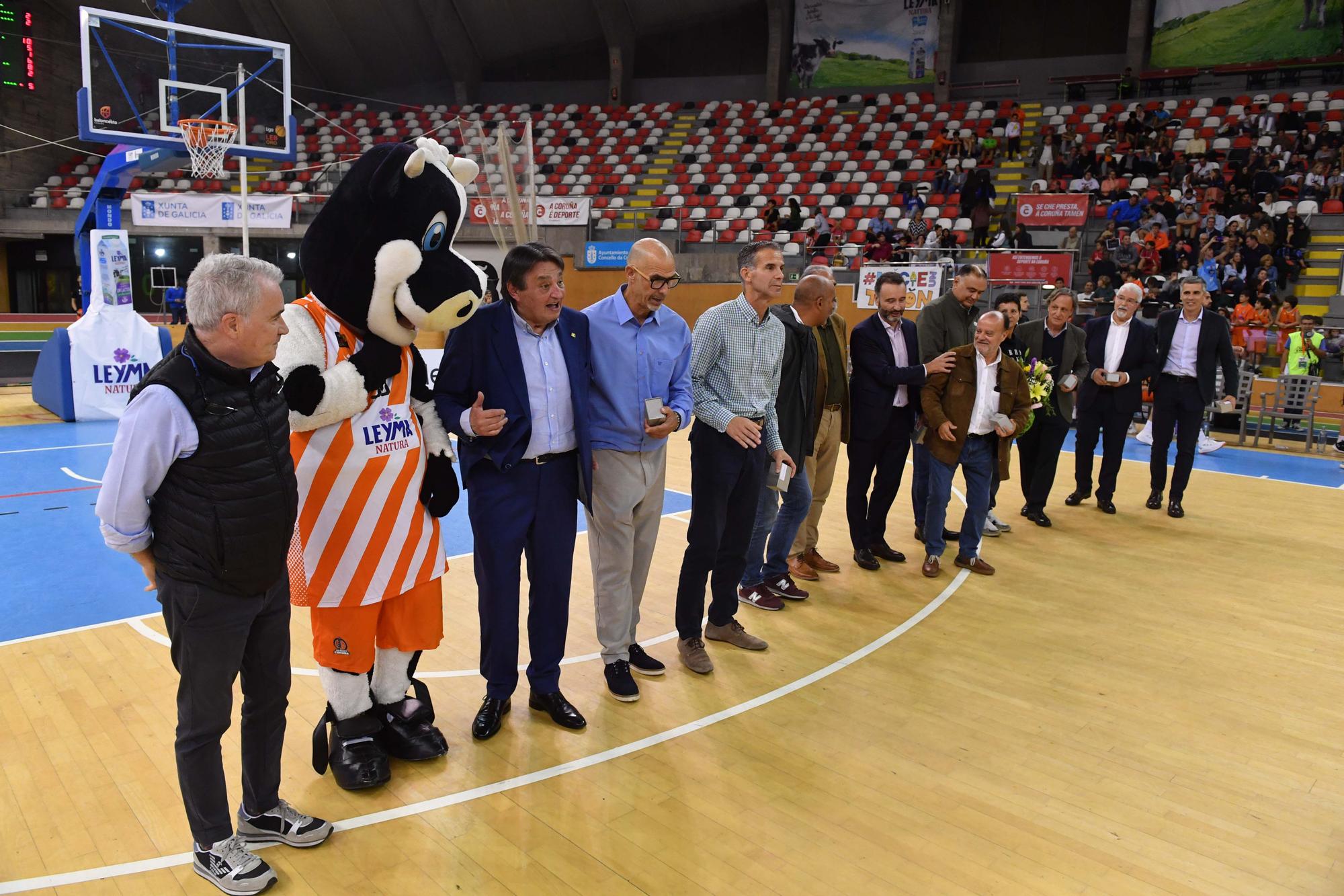 Celebración de las Bodas de Plata del Leyma Coruña con homenajes a presidentes, entrenadores y socios