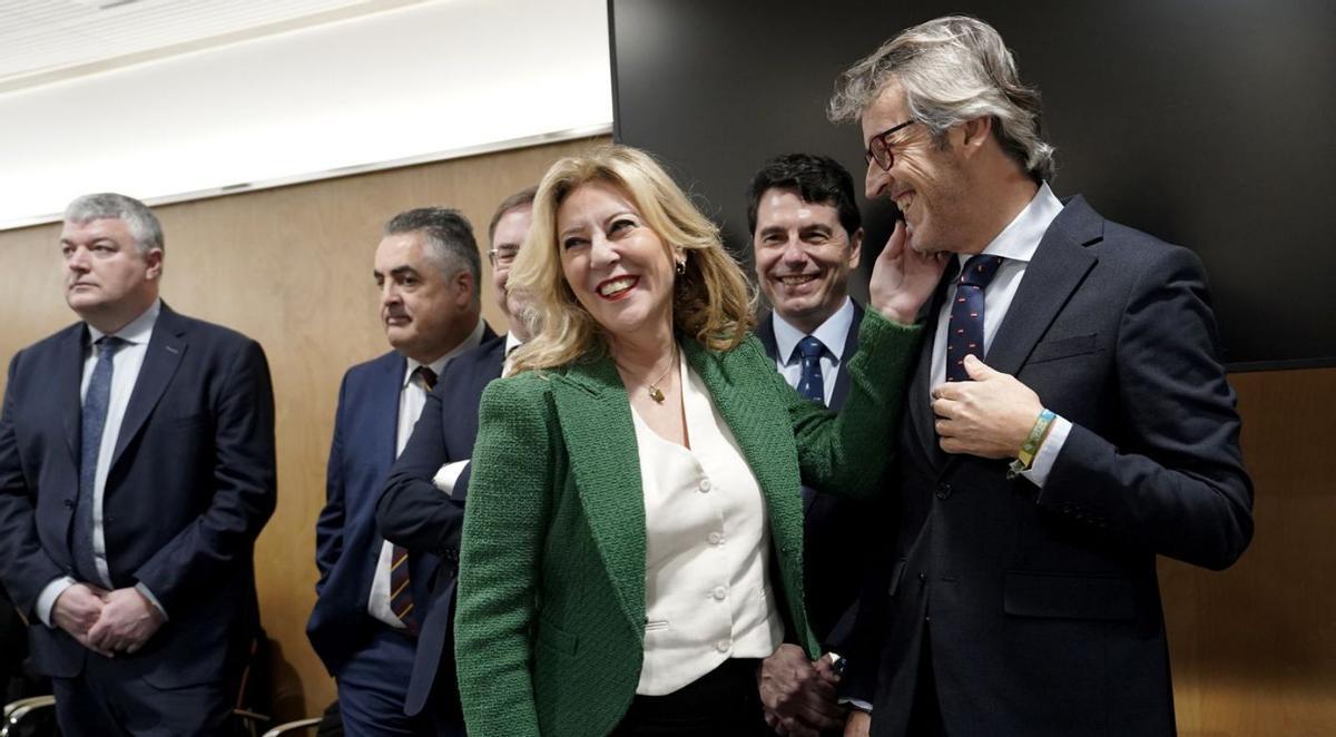 El conseller d’Hisenda de el País Valencià, José Antonio Rovira (esquerra). | J. J. GUILLEN / EFE