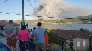 Galicia revive la pesadilla del fuego con un nuevo incendio en Castrelo de Miño: "Tiene muy mala pinta"