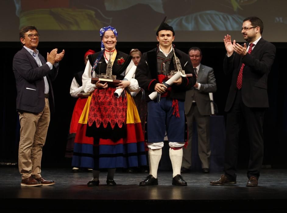 Ceremonia de entrega de los premios del XXIV concurso y muestra del Folclore Ciudad de Oviedo