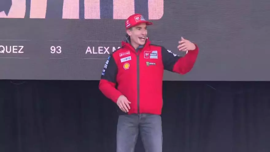 La gran fiesta de los Márquez: Cervera se rinde por su histórico doblete en MotoGP