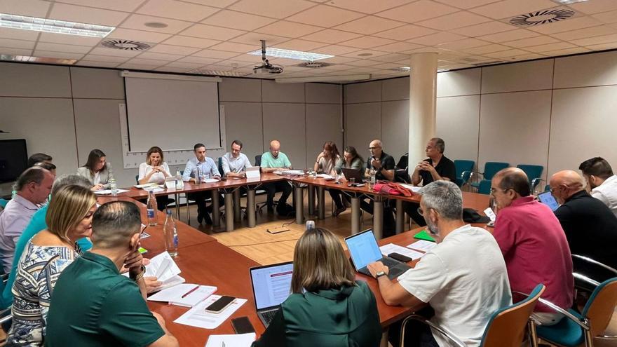 Los sindicatos y la representación de Sanidad en la reunión de la Mesa Sectorial.