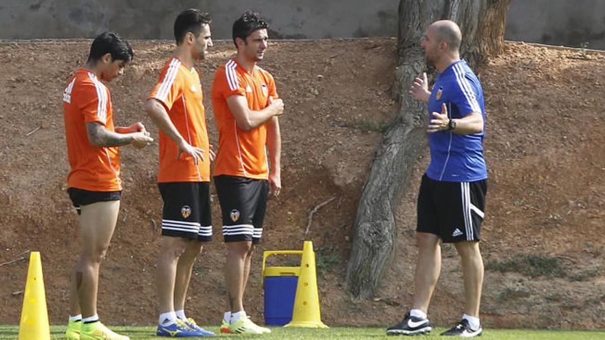 Los tres futbolistas entrenan junto al preparador físico del club, Miguel Villagrasa.